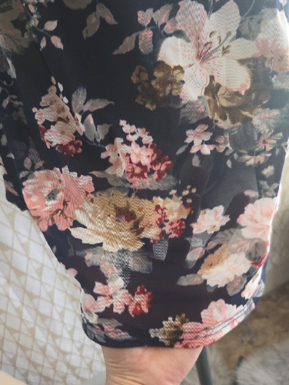Black Floral Off-Shoulder Ruffle Top - Picture 3 of 4